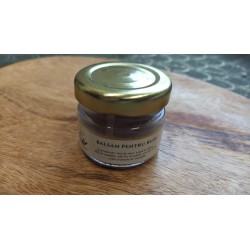 Balsam pentru buze cu ulei și petale de Trandafir